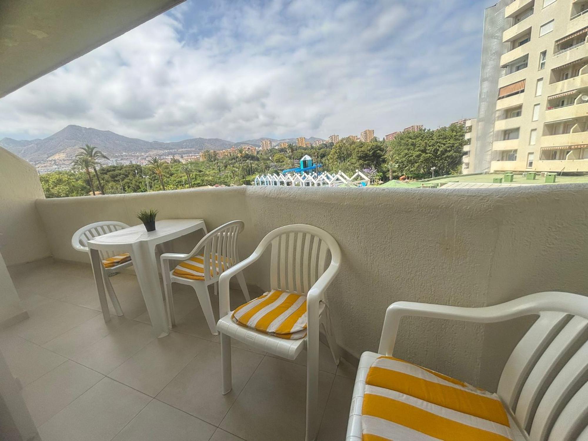 Apartamentos Benalbeach By Benalnova เบนัลมาเดนา ภายนอก รูปภาพ