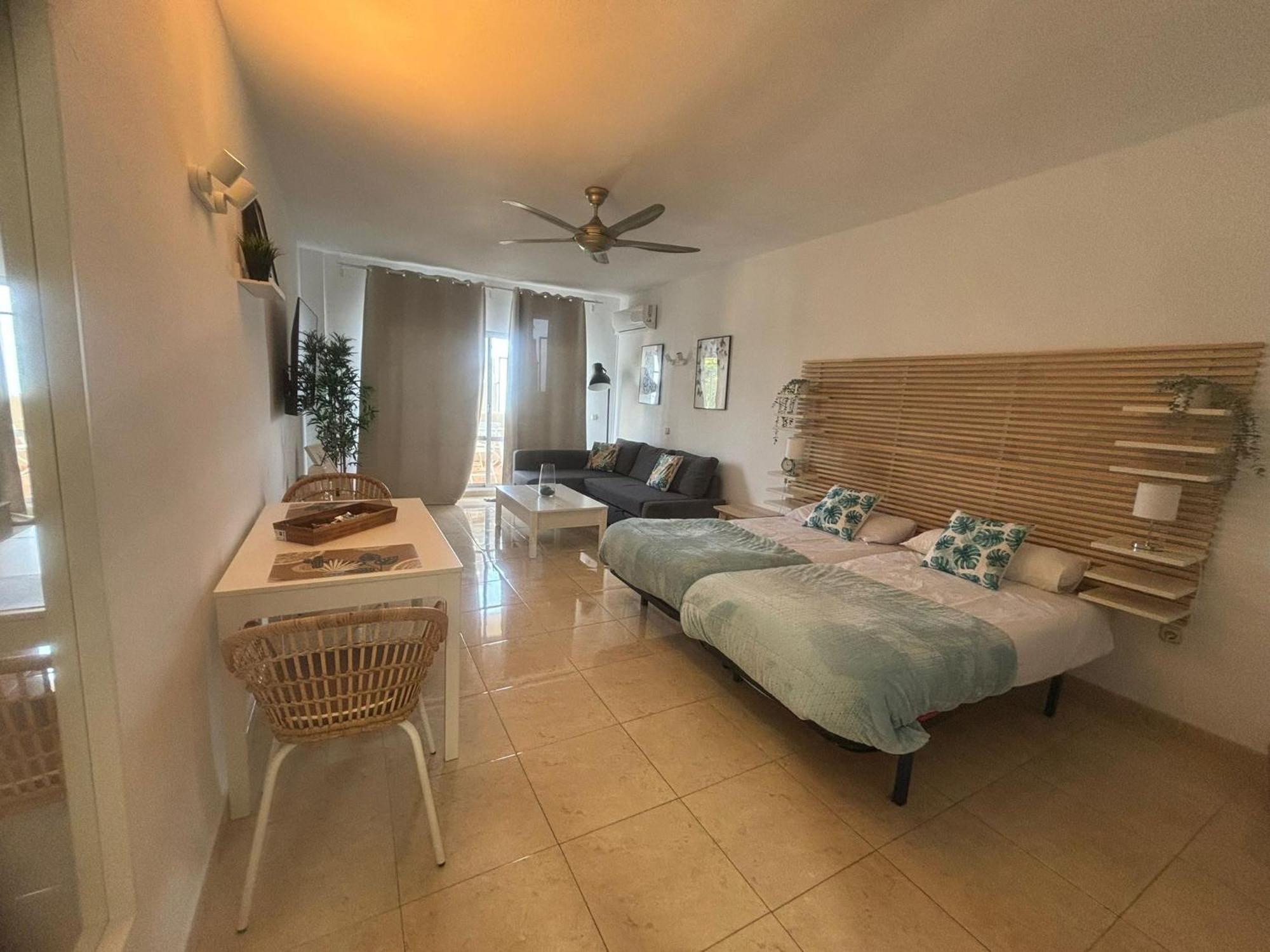 Apartamentos Benalbeach By Benalnova เบนัลมาเดนา ภายนอก รูปภาพ
